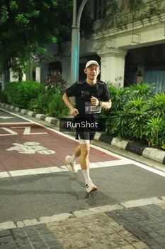 Runner Photo 4205094