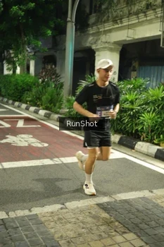 Runner Photo 4205097