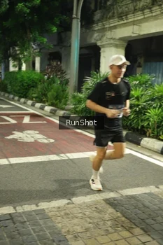 Runner Photo 4205101
