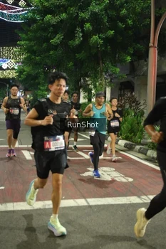 Runner Photo 4205143