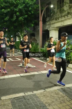 Runner Photo 4205173
