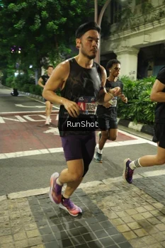Runner Photo 4205191