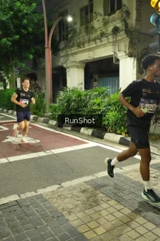 Runner Photo 4205192