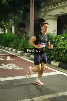 Runner Photo 4205195