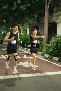 Runner Photo 4205251
