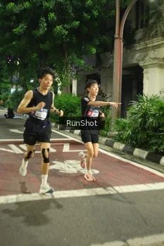 Runner Photo 4205253