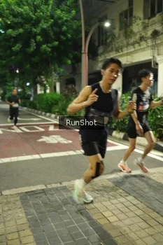 Runner Photo 4205273