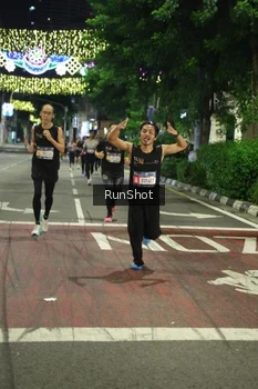 Runner Photo 4205374