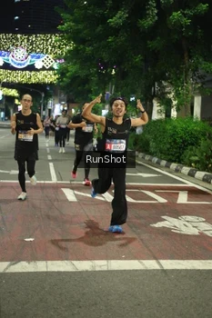 Runner Photo 4205377