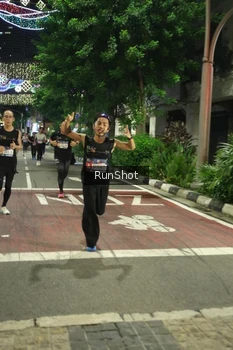 Runner Photo 4205394