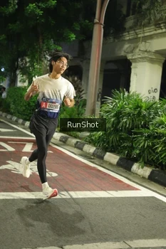 Runner Photo 4205471