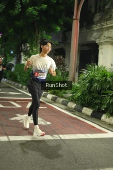 Runner Photo 4205478