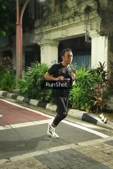 Runner Photo 4205514
