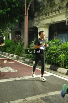 Runner Photo 4205515
