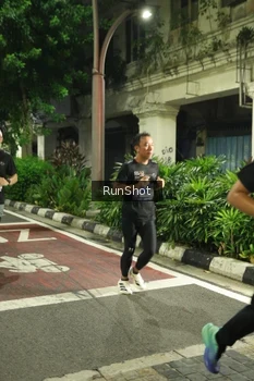 Runner Photo 4205516