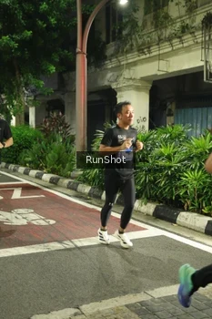 Runner Photo 4205517