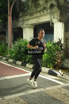 Runner Photo 4205518