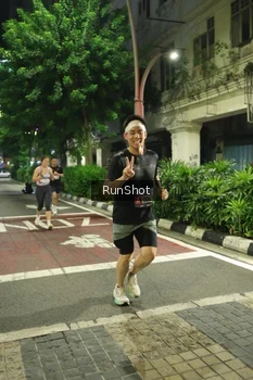 Runner Photo 4205535