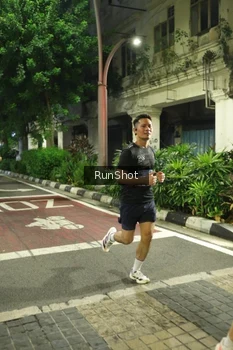 Runner Photo 4205562