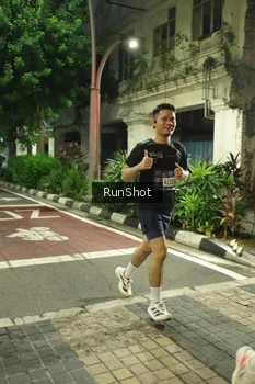 Runner Photo 4205570