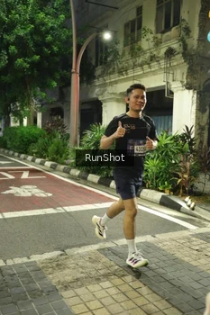 Runner Photo 4205571