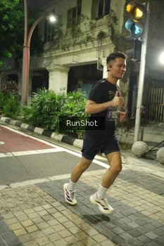 Runner Photo 4205579