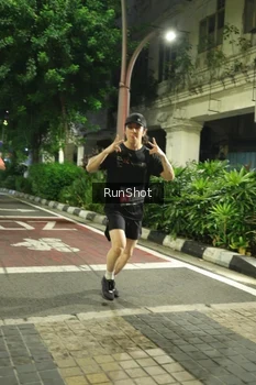 Runner Photo 4205709