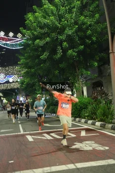 Runner Photo 4205718