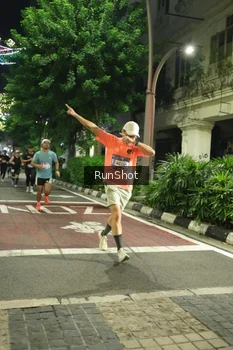 Runner Photo 4205736