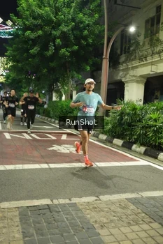 Runner Photo 4205756