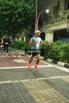 Runner Photo 4205759
