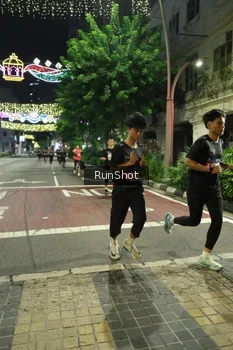 Runner Photo 4205913