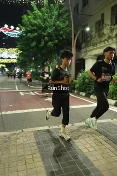 Runner Photo 4205924