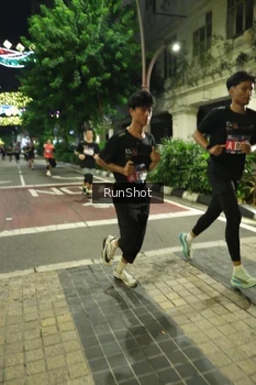 Runner Photo 4205930