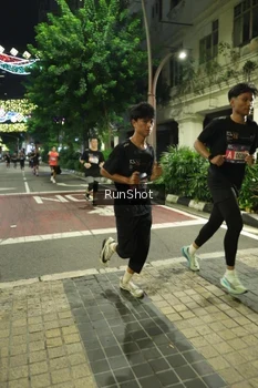 Runner Photo 4205936
