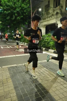 Runner Photo 4205945