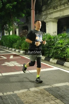 Runner Photo 4205973
