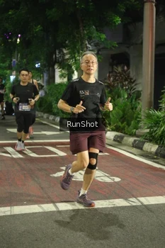 Runner Photo 4206094