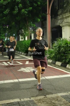 Runner Photo 4206110
