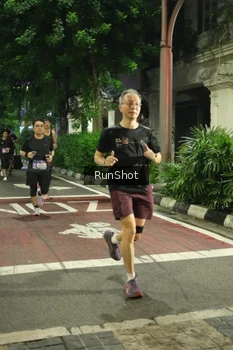 Runner Photo 4206114