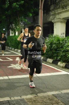 Runner Photo 4206153