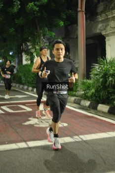 Runner Photo 4206154