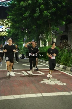 Runner Photo 4206210