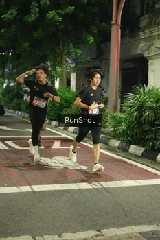 Runner Photo 4206215