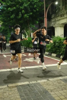 Runner Photo 4206255