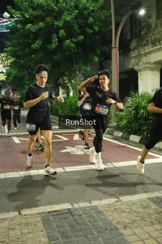 Runner Photo 4206256