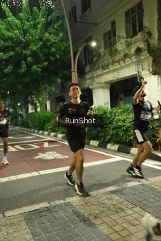Runner Photo 4206300