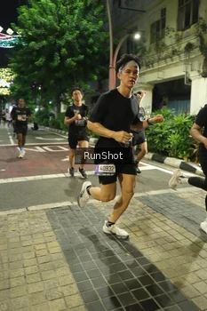 Runner Photo 4206301