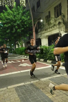 Runner Photo 4206302
