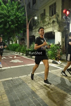 Runner Photo 4206316